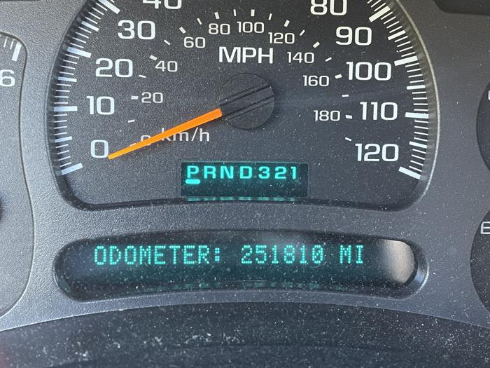 2003 gmc yukon-xl 1500 with 251810 miles for sale near elk-river, minnesota 747cc31b7a10449698df11c1d07aaee6.jpg