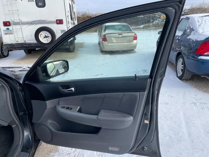2004 honda accord ex-v6 with 131939 miles for sale near elk-river, minnesota 7aa76922660945d4a8d1da226292743e.jpg