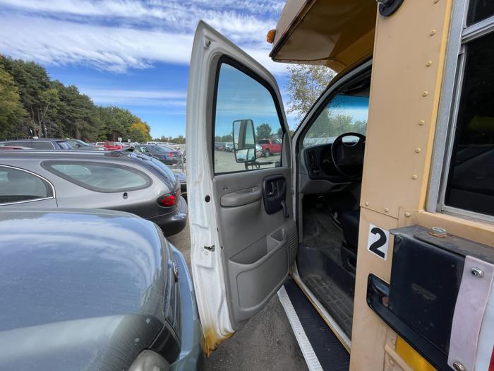 1998 chevrolet express sel with 71763 miles for sale near elk-river, minnesota 7c58ca08e4f4456ca51756febfaa996b.jpg
