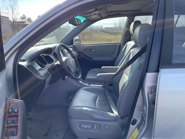 2004 toyota highlander std with 220107 miles for sale near elk-river, minnesota 7d949b598eb649578c1c4616691afcc8.jpg