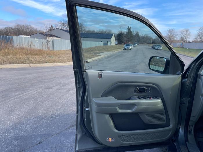 2007 honda pilot lx with 191773 miles for sale near elk-river, minnesota 827f8d913f6c4bc6a513856af8f487cd.jpg