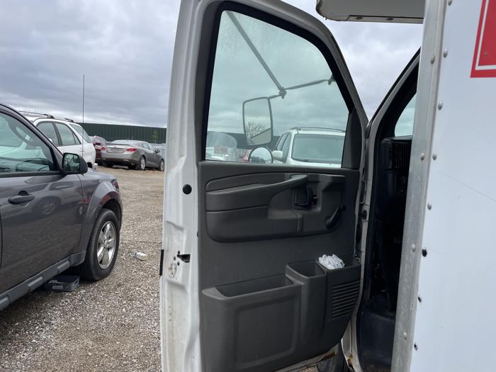 2004 chevrolet express sel with 162588 miles for sale near elk-river, minnesota 85aeee0dc6a74a10abd58d8f65c94729.jpg