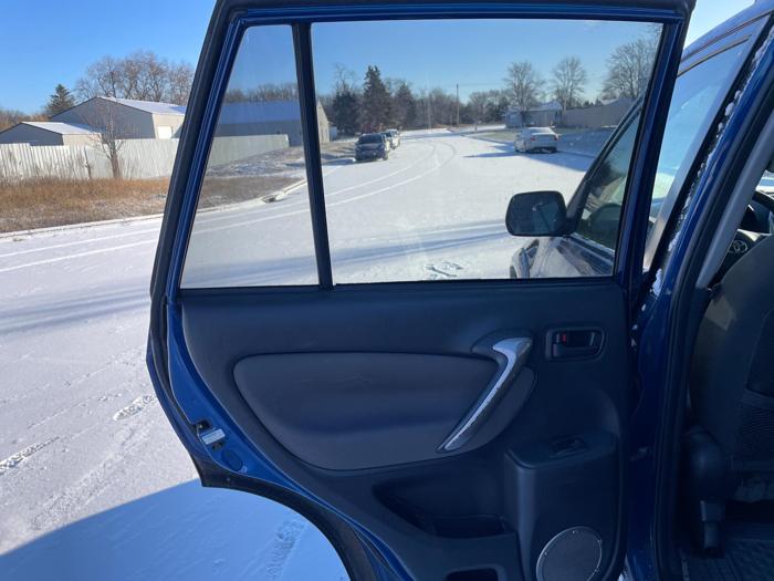 2005 toyota rav4 with 165876 miles for sale near elk-river, minnesota 889e6b1fbecf4d7ebc98f17564b7a1b2.jpg