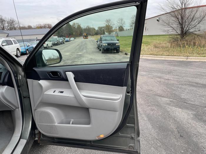 2009 toyota highlander base with 156168 miles for sale near elk-river, minnesota 8a814df6cf8f4f029fbc94c66f5b60c0.jpg