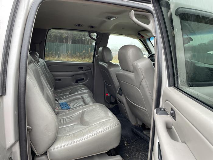 2004 chevrolet suburban with 289418 miles for sale near elk-river, minnesota 8ad7530750cc42e1b1d851fca70acf3a.jpg