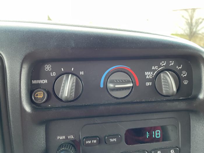 2001 chevrolet express sel with 205506 miles for sale near elk-river, minnesota 8b610f23655741048b46a1e24260395a.jpg