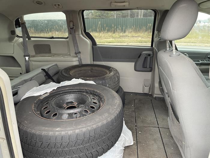 2010 chrysler town-and-country lx with 219166 miles for sale near elk-river, minnesota 8d1b85d9b88c4f25a045af64bb72055e.jpg