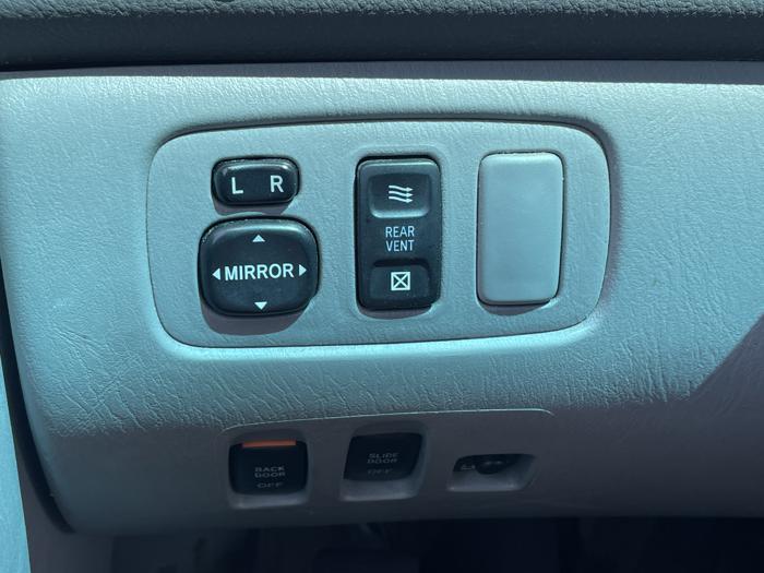 2005 toyota sienna xle with 230625 miles for sale near elk-river, minnesota 8ffa3a20fbd44b379e80bccaab3aa6cb.jpg