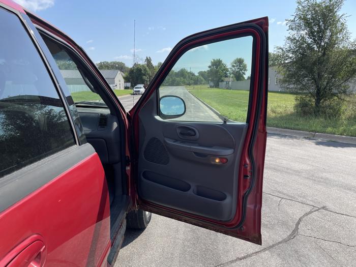 2001 ford f150 xlt with 208185 miles for sale near elk-river, minnesota 9021a143e01d4d7fab66a993f5c7a956.jpg