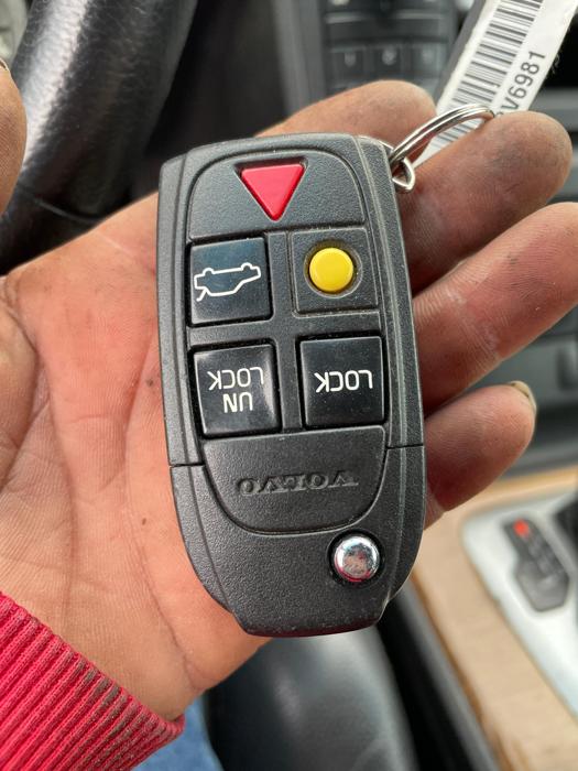 2005 volvo xc90 sel with 127627 miles for sale near elk-river, minnesota 912a19e166204689b6610bac53a628a9.jpg