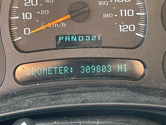 2003 gmc yukon-xl 1500 with 309803 miles for sale near elk-river, minnesota 94cb044cb1c549af931b926f73f1eaa9.jpg