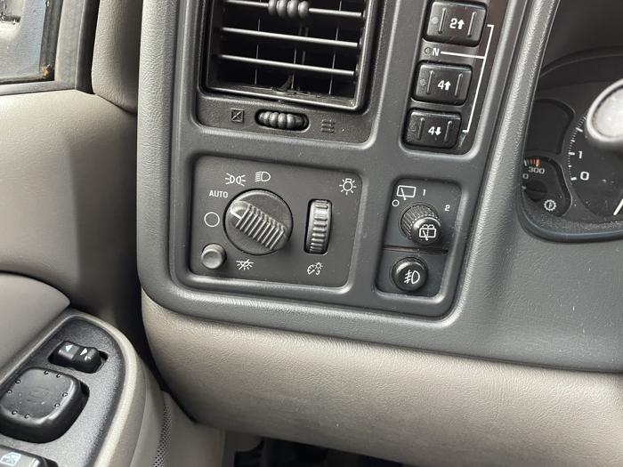 2004 chevrolet suburban with 289418 miles for sale near elk-river, minnesota 9687b5b672ce40a985c9b7bc813964f3.jpg