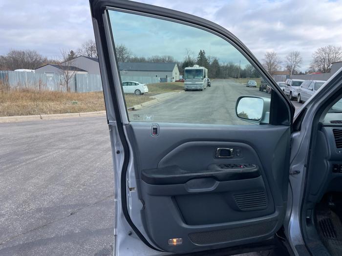 2004 honda pilot ex-l with 209900 miles for sale near elk-river, minnesota 976239e7c4214c26a3a0ec72fa4a5550.jpg
