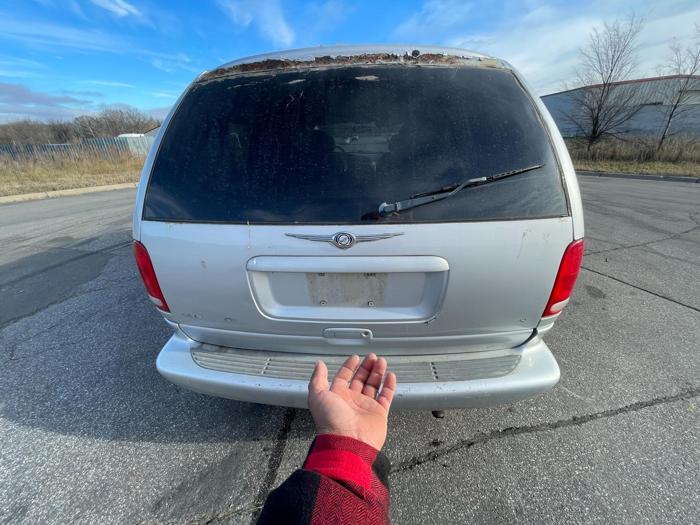 2000 chrysler town-and-country limited with 184467 miles for sale near elk-river, minnesota a424ae00f88f4133b2c1d184b179880f.jpg