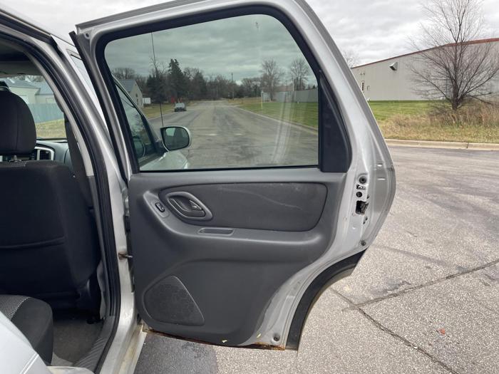 2005 mazda tribute s with 211798 miles for sale near elk-river, minnesota a4fec26fc91f4cc9b6a94f1c03470d62.jpg