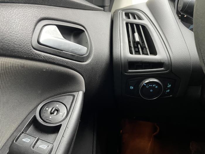2014 ford focus se with 160619 miles for sale near elk-river, minnesota a5fcc94ac84547baa7d8bacbd5da9288.jpg