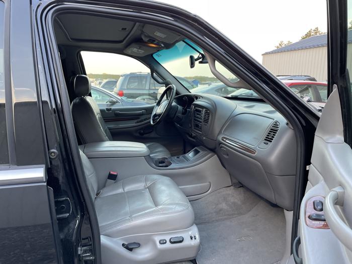 2001 lincoln navigator-l sel with 216101 miles for sale near elk-river, minnesota acdbe412917c4a50bff3a0bd3d8efd3f.jpg