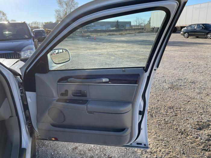 2005 lincoln town-car sel with 236457 miles for sale near elk-river, minnesota ad2e17c8f6094642afefa99a764b96e7.jpg