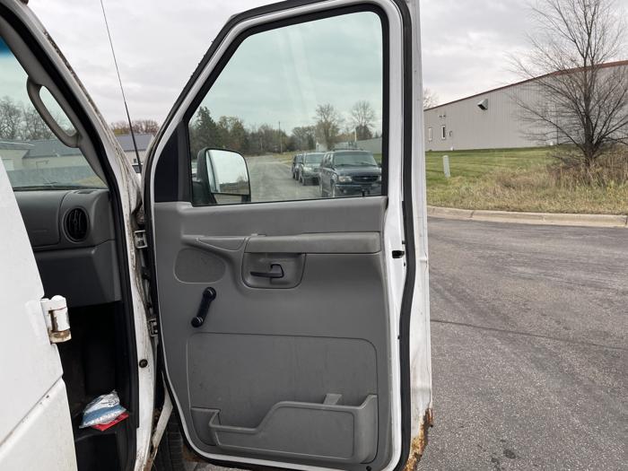 2003 ford e-150 base with 209692 miles for sale near elk-river, minnesota ae6c9707edd14a238e1c2ccaabdcc5c3.jpg
