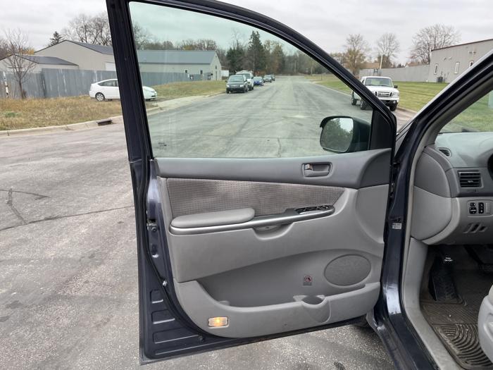 2006 toyota sienna le with 201395 miles for sale near elk-river, minnesota b0bf05fefeae41fca6bb898d7bf7f315.jpg