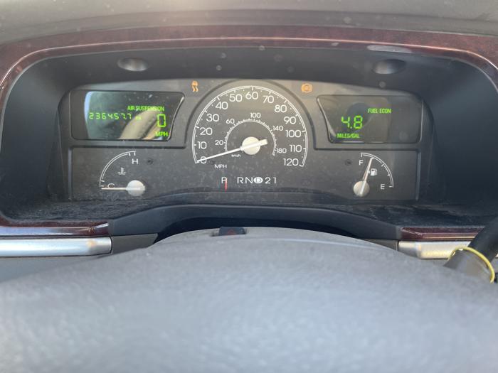 2005 lincoln town-car sel with 236457 miles for sale near elk-river, minnesota b890f19a3e2d4430bcdb8e343673e7ae.jpg