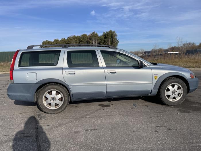 2001 volvo v70 with 186232 miles for sale near elk-river, minnesota bf9dd636f1f245f19e524f6434600e0e.jpg