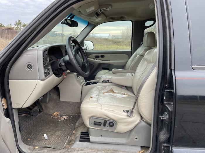 2002 chevrolet suburban 1500-lt for sale near elk-river, minnesota c06f69e2555540df9d510f8d1ab7bf24.jpg