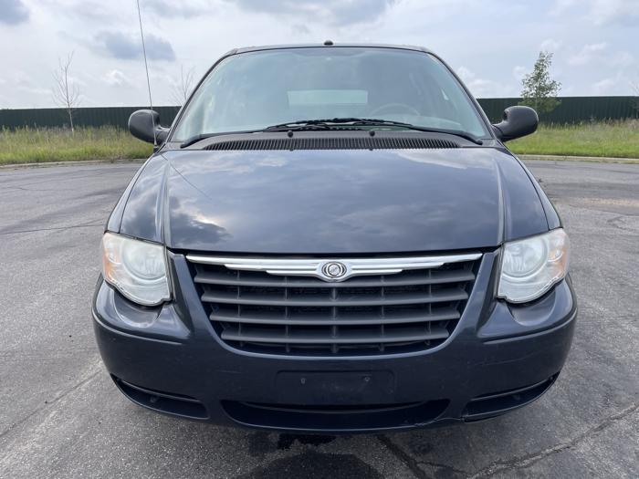 2007 chrysler town-&-country touring with 216573 miles for sale near elk-river, minnesota c3cf83edf5c54c0c984a0cfc49e962f7.jpg