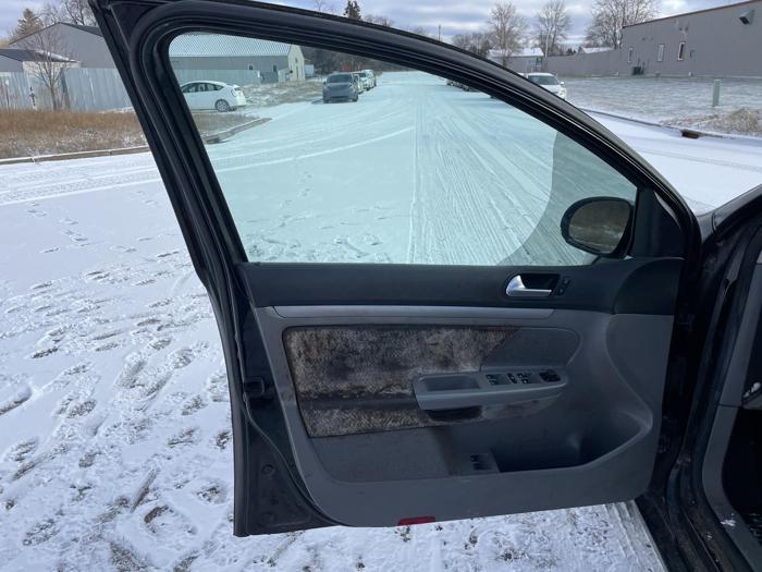 2008 volkswagen rabbit with 191973 miles for sale near elk-river, minnesota c52cf82d42de4728996a6bc006d79be9.jpg