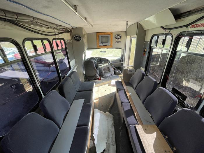 2001 ford e-350-sd sel with 110286 miles for sale near elk-river, minnesota cb64478bd6e44c9eac5775099d863549.jpg