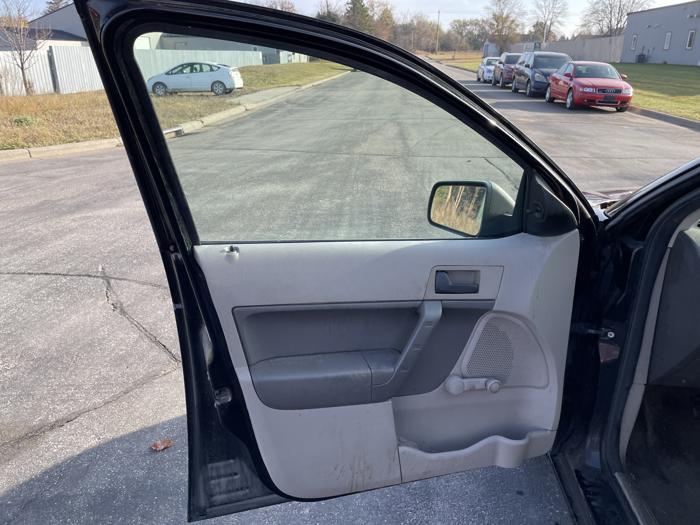 2009 ford focus s with 231203 miles for sale near elk-river, minnesota cc9d63dc1eb646698e38a69e8b53059a.jpg