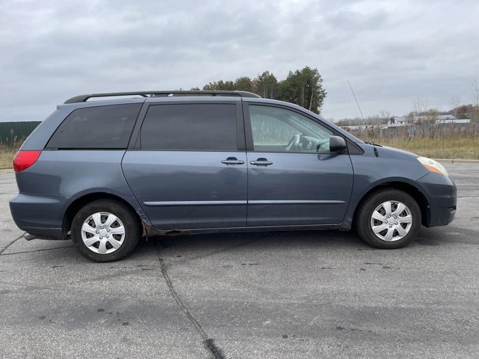 2006 toyota sienna le with 201395 miles for sale near elk-river, minnesota d24e9099f72d41008fe9570a85314f38.jpg