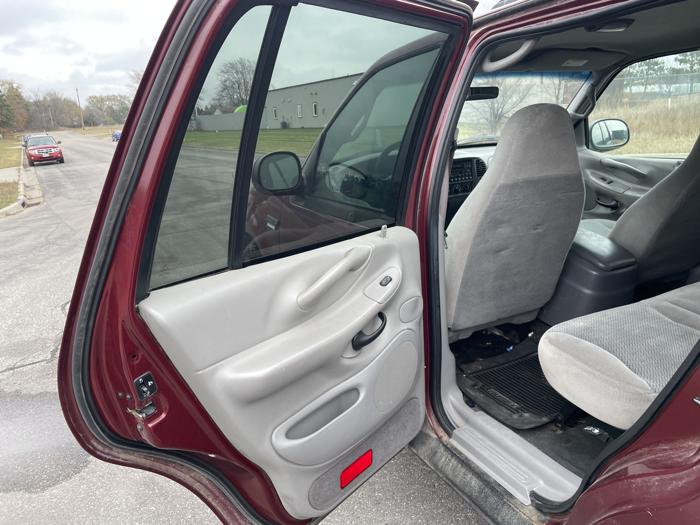 2001 ford expedition xlt with 191717 miles for sale near elk-river, minnesota d5717fab7c5b489d87905a6e76e38e5d.jpg