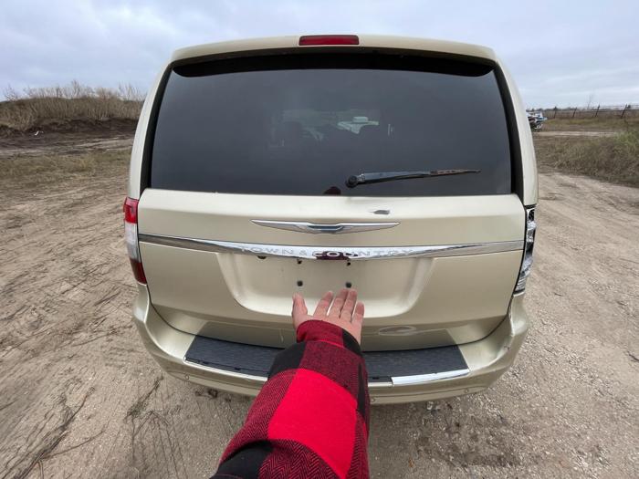 2012 chrysler town-and-country sel with 260369 miles for sale near elk-river, minnesota d94127fd51a74ea8968b8e4450f5de63.jpg