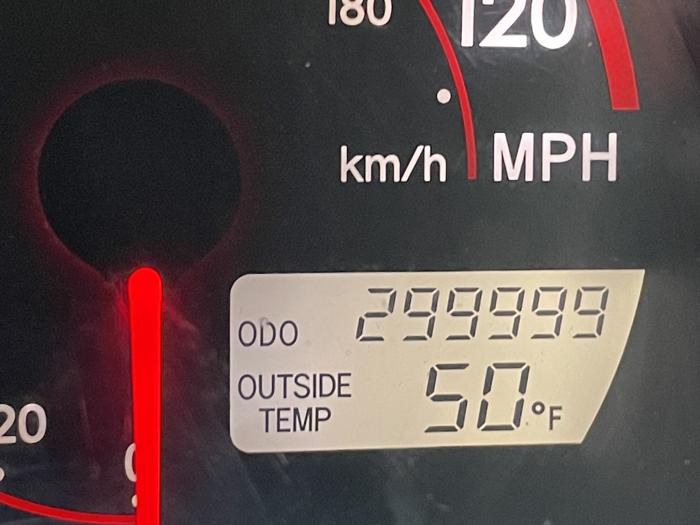 2007 pontiac vibe base with 299999 miles for sale near elk-river, minnesota dadd1734ebac48688090eef21d8f4d98.jpg