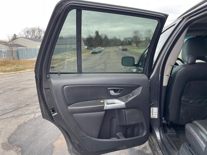 2005 volvo xc90 sel with 127627 miles for sale near elk-river, minnesota df834e1486d5479fb0ab1802ee24ba21.jpg
