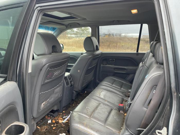 2006 honda pilot ex-l(-with-navi) with 270184 miles for sale near elk-river, minnesota e010c48f93594cee925450babec3cf4e.jpg