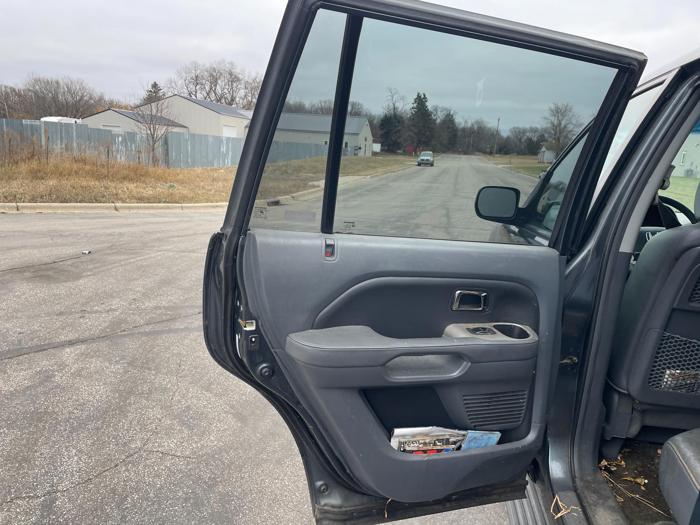 2006 honda pilot ex-l(-with-navi) with 270184 miles for sale near elk-river, minnesota e1bb7f17fb594e449056fe803b351aa9.jpg