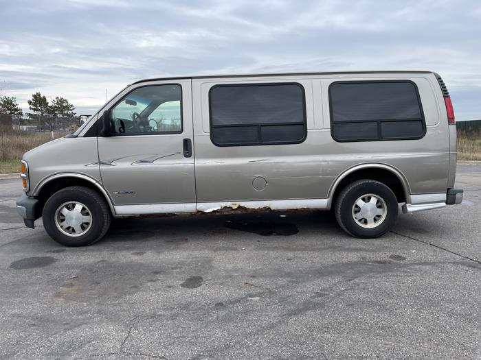 2001 chevrolet express sel with 205506 miles for sale near elk-river, minnesota e35987617339428d972592efa7f2be1b.jpg