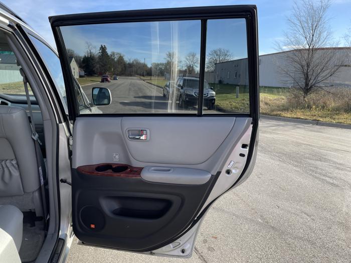 2004 toyota highlander std with 220107 miles for sale near elk-river, minnesota e40976c2e78c4a7285b8f6d487b5a9b3.jpg