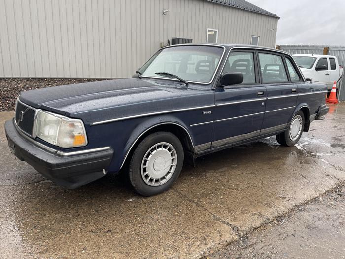 1989 volvo 240-series dl with 241920 miles for sale near elk-river, minnesota e5defad9735e4ecf9818671ebaafcb25.jpg