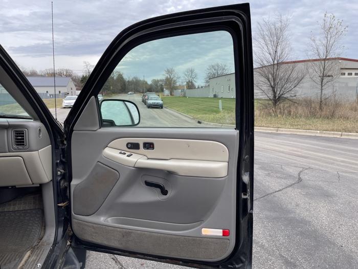 2002 chevrolet suburban 1500-lt for sale near elk-river, minnesota f247e64105374f9191c56a208022dbeb.jpg