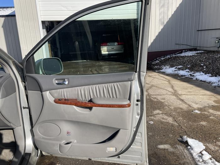 2004 toyota sienna xle with 143682 miles for sale near elk-river, minnesota f2c71a28a7404f4682880711e2b95626.jpg