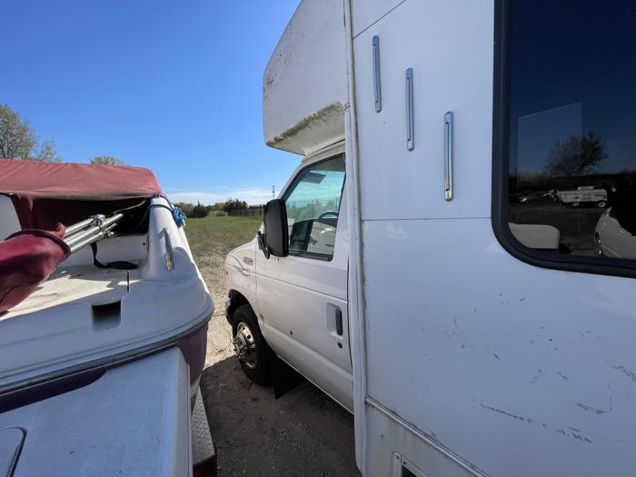 2001 ford e-350-sd sel with 110286 miles for sale near elk-river, minnesota f41f21f7c7c54dcc847b01d691c53ef3.jpg