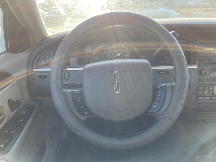 2005 lincoln town-car sel with 236457 miles for sale near elk-river, minnesota f5f2d3da0e814d969ff6db4cd2723184.jpg