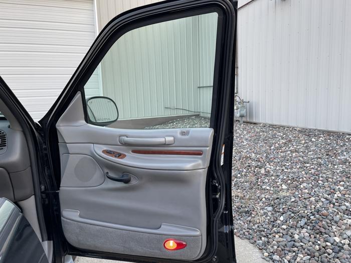 2001 lincoln navigator-l sel with 216101 miles for sale near elk-river, minnesota f759160209544a09a46efd612cae7e73.jpg