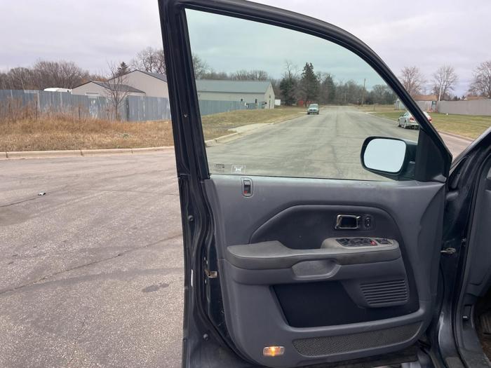 2006 honda pilot ex-l(-with-navi) with 270184 miles for sale near elk-river, minnesota fad41b274efe4deb818915879a2a507f.jpg