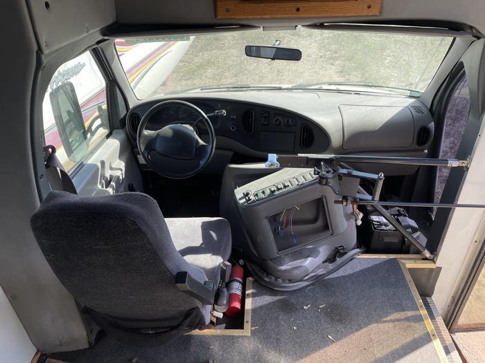 2001 ford e-350-sd sel with 110286 miles for sale near elk-river, minnesota fc6911d246ad4096a7e6e72d45eb62d2.jpg