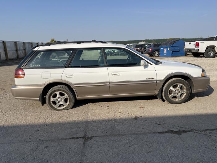 1999 subaru legacy outback--cw with 159276 miles for sale near elk-river, minnesota fc9dd621129c4ab69670f371375b1f42.jpg