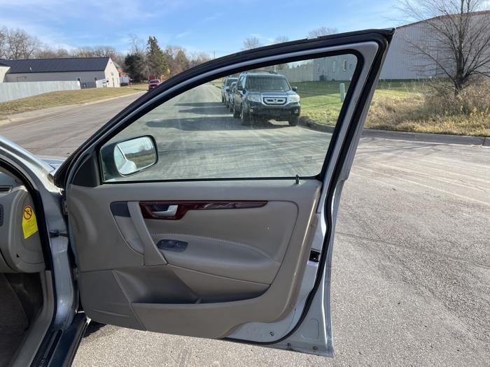2001 volvo v70 with 186232 miles for sale near elk-river, minnesota fe9298d24dc8498798ff5e0b53454da5.jpg